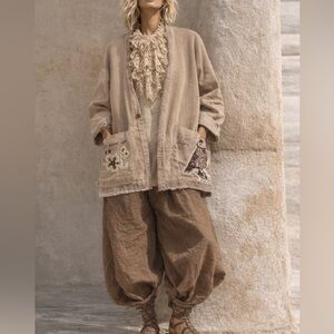 Shabby chic style Jabot